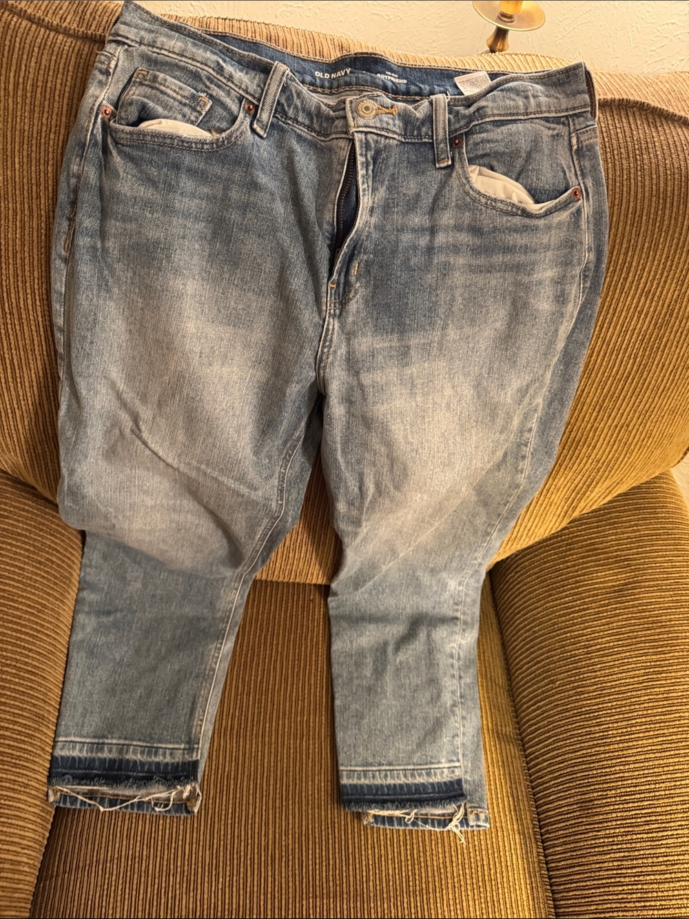 Old Navy Women’s Mid Rise Boyfriend Faded Light Blue Jeans 1/2 Frayed Bottom S 8